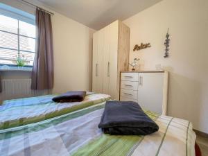 Postel nebo postele na pokoji v ubytování Holiday Home Friesenperle by Interhome