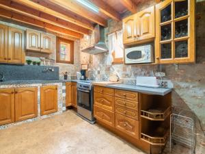 Kuchyň nebo kuchyňský kout v ubytování Holiday Home Can Felip by Interhome