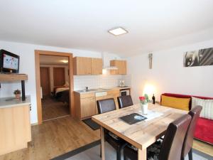 Kuchyň nebo kuchyňský kout v ubytování Apartment Schweiberer-3 by Interhome + 30 fotografií