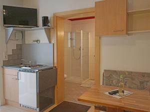 Kitchen o kitchenette sa Studio Frischmann-2 by Interhome