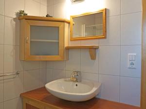 Kúpeľňa v ubytovaní Studio Frischmann-2 by Interhome