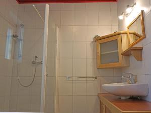 Kúpeľňa v ubytovaní Studio Frischmann-2 by Interhome
