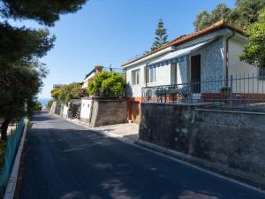 The building in which the holiday home is located