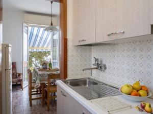 A kitchen or kitchenette at Holiday Home Alfreda - SLR101 by Interhome
