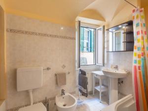 Kúpeľňa v ubytovaní Apartment Ca' du Mou - DOL102 by Interhome