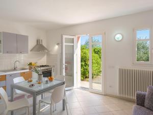 Η κουζίνα ή μικρή κουζίνα στο Apartment Casa ai Campi-3 by Interhome +34 φωτογραφίες
