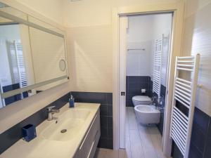 Kúpeľňa v ubytovaní Apartment Orizzonte by Interhome