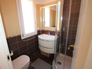 Kúpeľňa v ubytovaní Apartment Orizzonte by Interhome