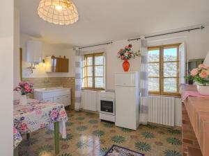 Køkken eller tekøkken på Apartment Conte Francesco I-2 by Interhome + 30 billeder