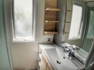 Kúpeľňa v ubytovaní Holiday Home Sunset Terrace by Interhome