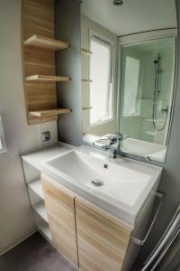 Kúpeľňa v ubytovaní Holiday Home Sunset Terrace by Interhome