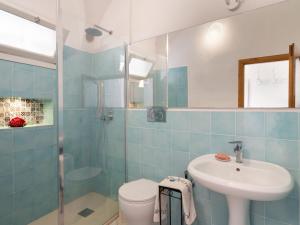 A bathroom at Holiday Home Francesca - SLR212 by Interhome