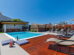 Bazén v ubytovaní Holiday Home House Eric&Paolo by Interhome alebo v jeho blízkosti