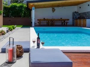 Bazén v ubytovaní Holiday Home House Eric&Paolo by Interhome alebo v jeho blízkosti