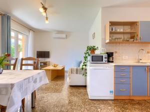Kuchyňa alebo kuchynka v ubytovaní Holiday Home House Eric&Paolo by Interhome