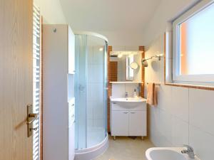 Kúpeľňa v ubytovaní Holiday Home House Eric&Paolo by Interhome