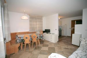 a living room with chairs and a table and a desk at Residence Roacia in Alba di Canazei