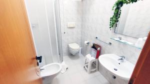 Ванная комната в Hotel Mater Mediterranea +73 фотографии
