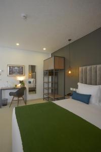 Postel nebo postele na pokoji v ubytování MAIA HOTEL SUITES