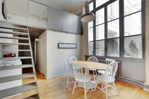 Kuchyňa alebo kuchynka v ubytovaní Pick A Flat's Apartment in Upper Marais - Rue d'Hauteville