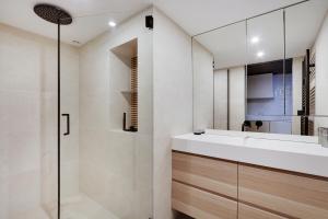 Kúpeľňa v ubytovaní Pick A Flat's Apartment in Upper Marais - Rue d'Hauteville