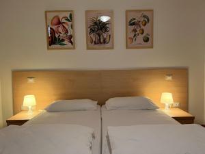 Letto o letti in una camera di Appartamenti Baia Azzurra 4.