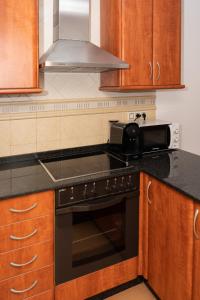 Kuchnia lub aneks kuchenny w obiekcie Apartamentos A Laxe