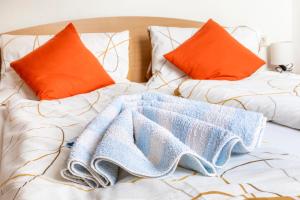 フラッハウにあるPürstinghofのベッド1台(枕2つ、毛布付)