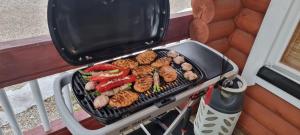 Kemudahan BBQ tersedia untuk tetamu di chalet