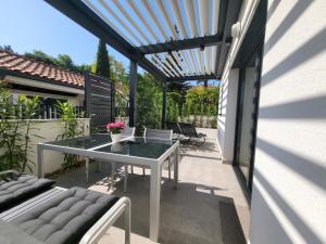 Balkon lub taras w obiekcie Modern Apartments Elle Malinska
