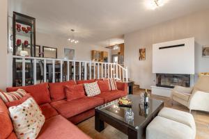 a living room with a red couch and a table at Villa argo in Glinádhon