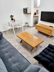 TV a/nebo společenská místnost v ubytování Sima Suite + 29 fotografií