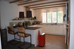 Kitchen o kitchenette sa Van Gogh Village Nuenen