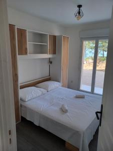 Posteľ alebo postele v izbe v ubytovaní APARTMANI JELIĆ