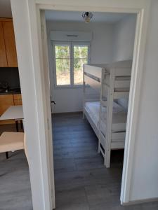 Posteľ alebo postele v izbe v ubytovaní APARTMANI JELIĆ