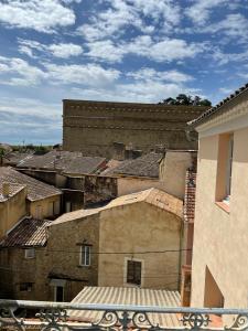 an overhead view of a city with buildings at Magnifique grand appartement in Orange