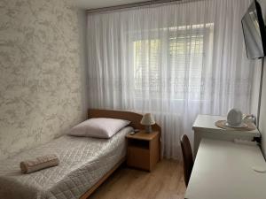 O-ES-HA旅馆客房内的一张或多张床位