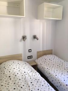 Postel nebo postele na pokoji v ubytování Mobil Home superbe Vue Mer St Raphaël