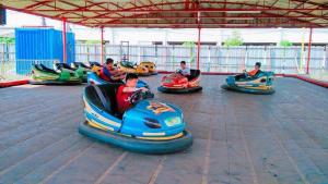 a group of people riding on rollercoasters at a amusement park at Melaka Town Area Top 1 Family Lovers Water Themepark Suites By GGM in Melaka