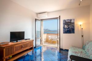 Μια τηλεόραση ή/και κέντρο ψυχαγωγίας στο Pergola 714