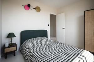 a bedroom with a bed with a black and white comforter at Elegant Apt In The Historical Center Of Avignon in Avignon