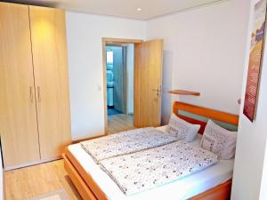 a small bedroom with a bed and a closet at Helena Ferienwohnung in Hemfurth-Edersee