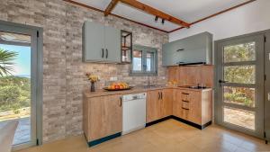Kuchyň nebo kuchyňský kout v ubytování Christine House Platanias