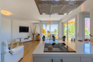 a living room with a table and a couch at Salamar Saler Golf in El Saler