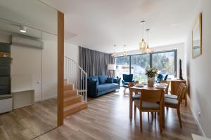 Posedenie v ubytovaní Apartamenty Marron z sauną, bawialnią i widokiem na Skrzyczne - Dream Apart