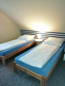 Ένα ή περισσότερα κρεβάτια σε δωμάτιο στο Domek na Leśnej