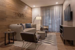 A seating area at Leonora Luxury Plus by Viadora
