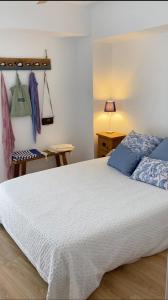 Posteľ alebo postele v izbe v ubytovaní Precioso apartamento delante del mar en Palamós