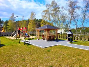 Plac zabaw dla dzieci w obiekcie Apartament 23 - Klimaty Bałtyku