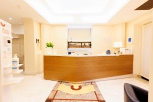 a salon with a wooden counter in a room at Hotel Camelia in Rome